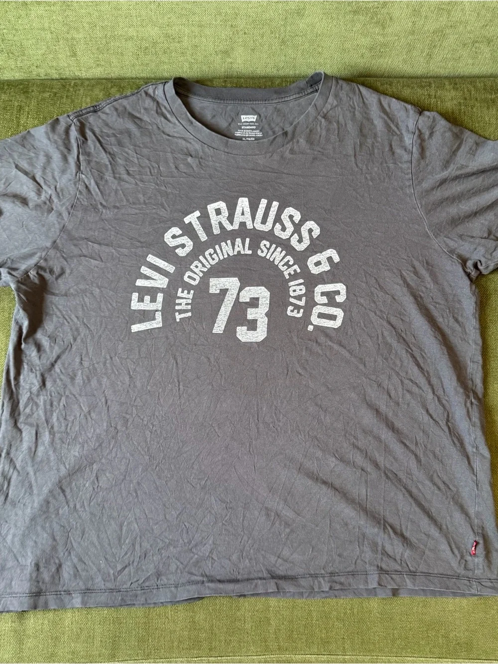 Levi's Men's Charcoal Gray Graphic '73 Crewneck Tee
